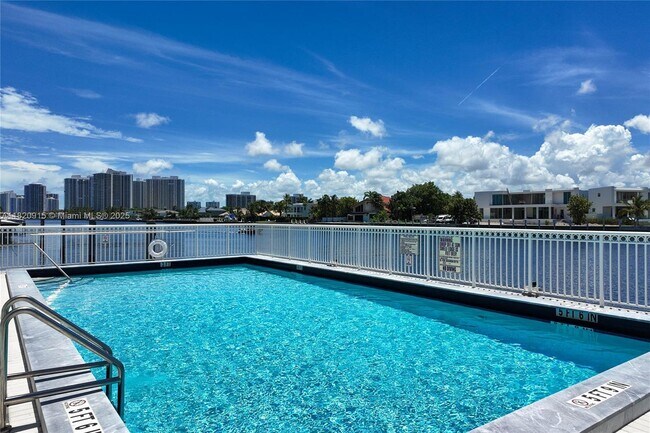 Foto del edificio - 1913 S Ocean Dr