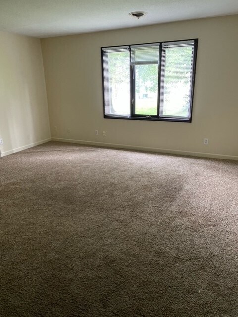 Living Room - 1224 W Monroe St