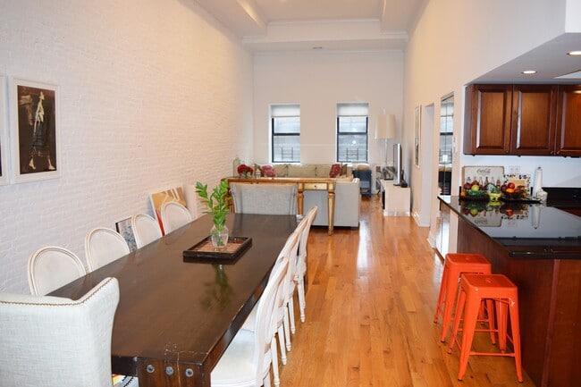 Building Photo - 25 Murray St