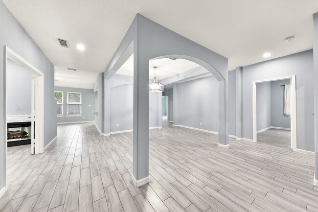 Building Photo - 5707 Overton Park Dr