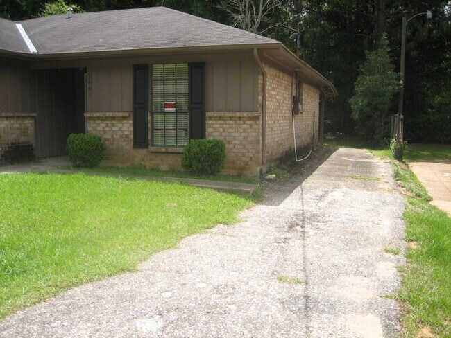 Foto del edificio - 1661 Gentilly Dr W