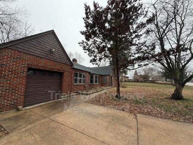 Foto del edificio - 520 Hentschel Pl