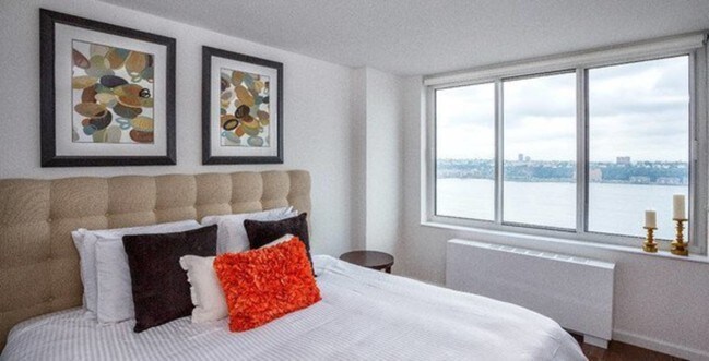 Foto del edificio - 649-650 W 42nd St