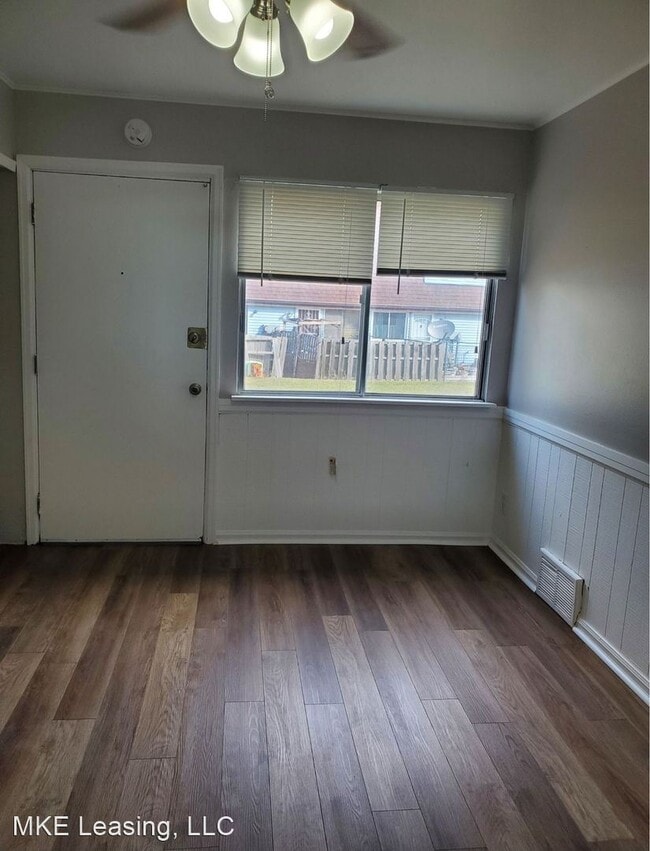 Building Photo - 3 br, 1.5 bath House - 8883 N Swan Road Un...
