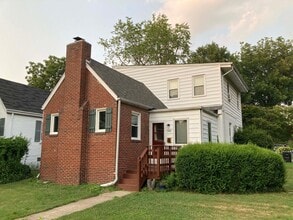 Building Photo - 515 S Wakefield St