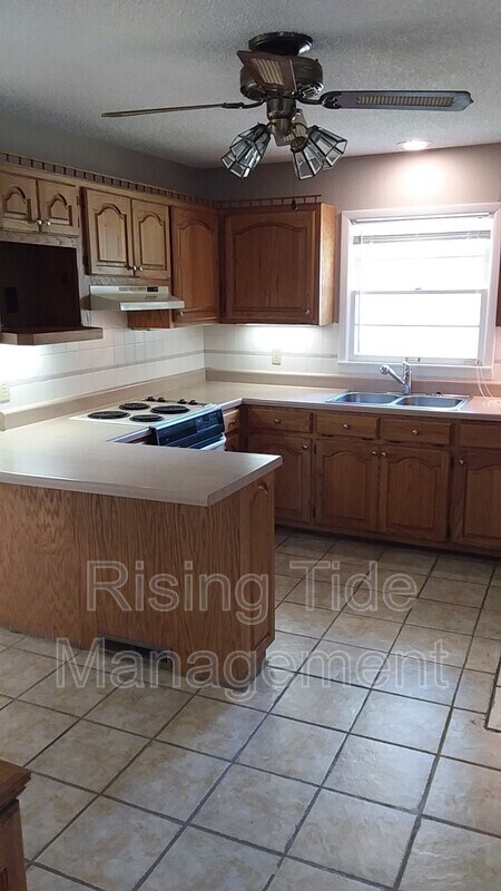 Building Photo - 129 12th Ct NW