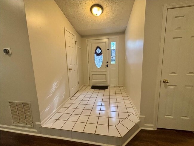 Foto del edificio - 523 Bluff Ct