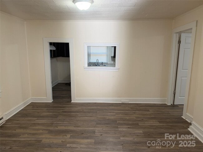 Building Photo - 826 Cantwell St