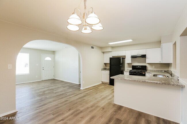 Foto del edificio - 2418 W Sunnyside Ave
