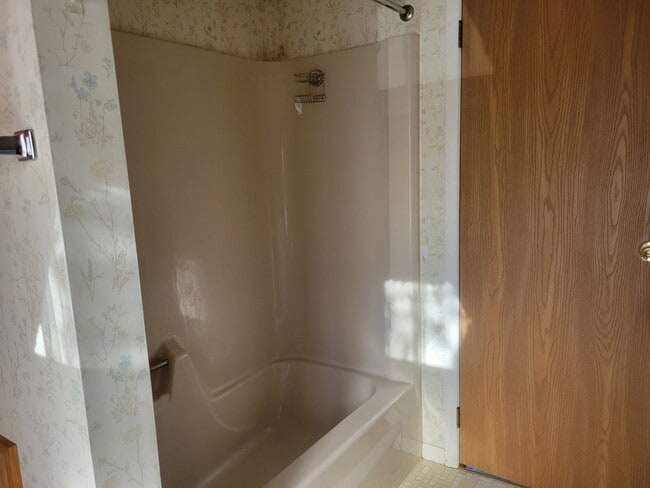 Building Photo - 1263 Newburg Rd