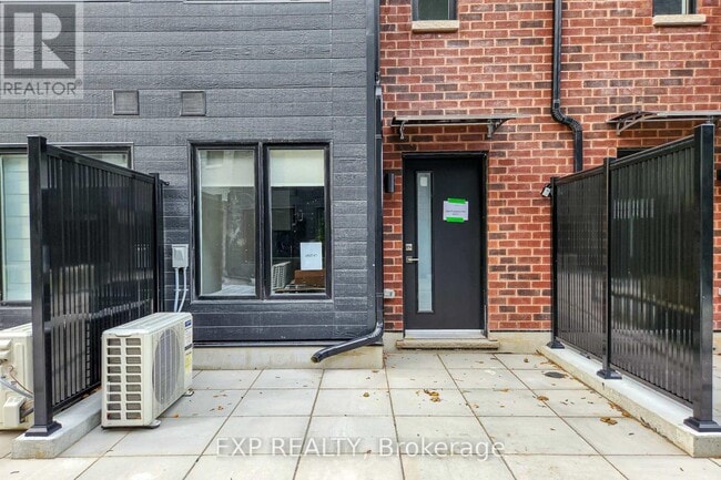 Photo du bâtiment - 3069 Pharmacy Ave