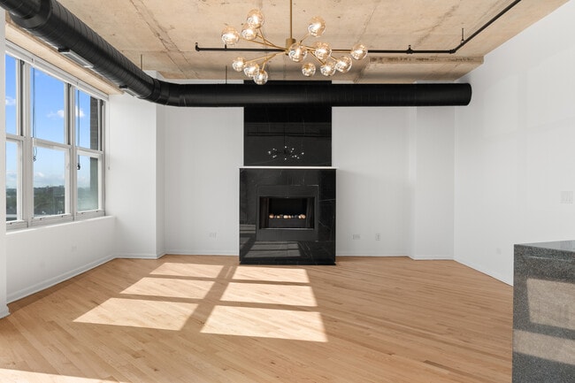 Building Photo - 6 S Laflin St