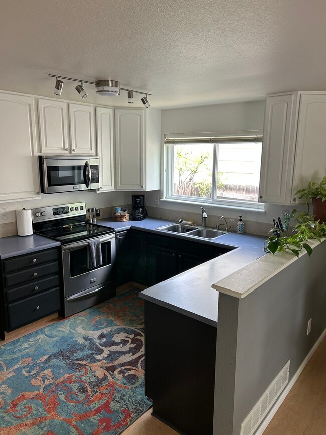 Building Photo - 1816 18th Ave