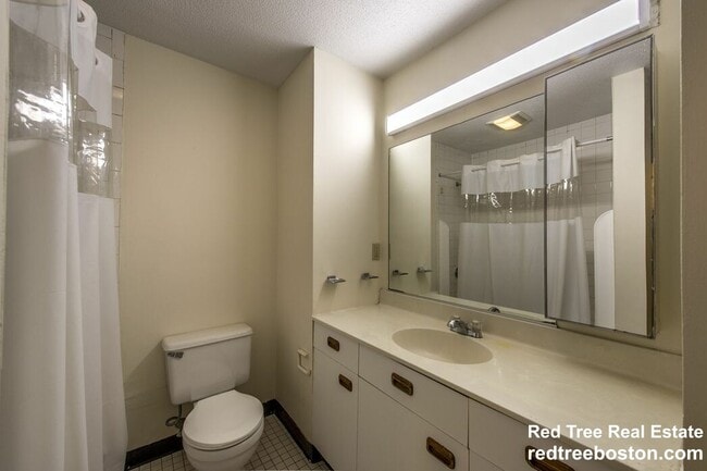 Foto del edificio - 148 N Beacon St