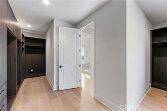 Building Photo - 31 Seawatch