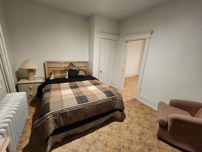 Dormitorio - 3531 Pacific Ave