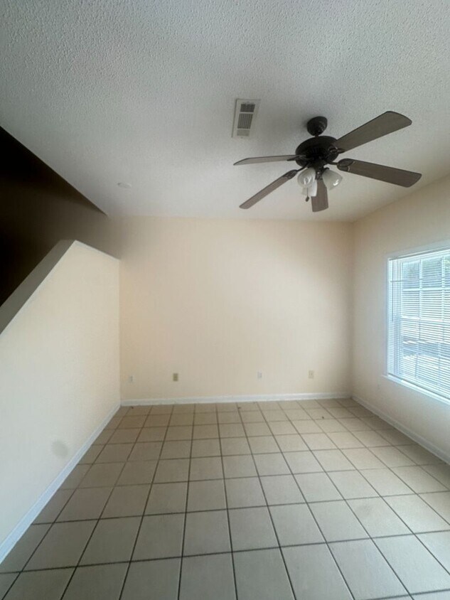Foto principal - Courtyard Way Subdivision!!!