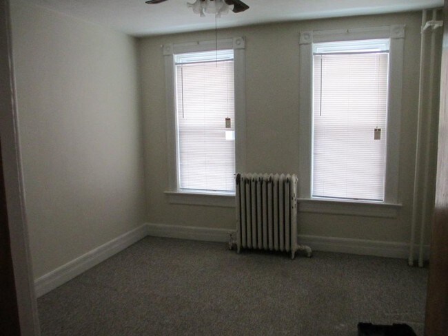 Building Photo - 1002 S. 2nd Street - 4 Bedroom House