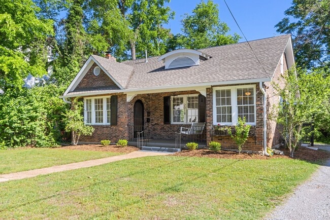 Building Photo - 2018 Sweetbriar Ave