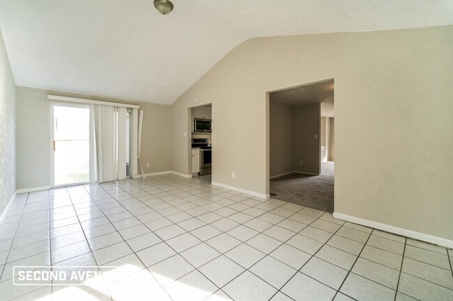 Building Photo - 1758 Ivanhoe Dr