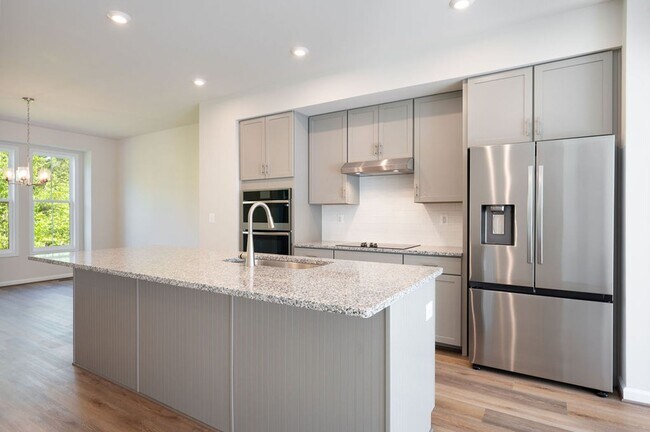 Building Photo - Brand New Townhome!