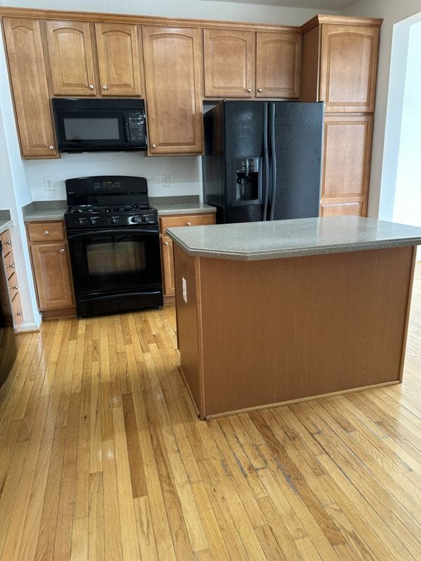 Building Photo - 16606 Barge Cir