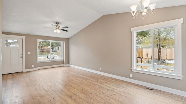 Building Photo - 2911 W Pleasanton Ave