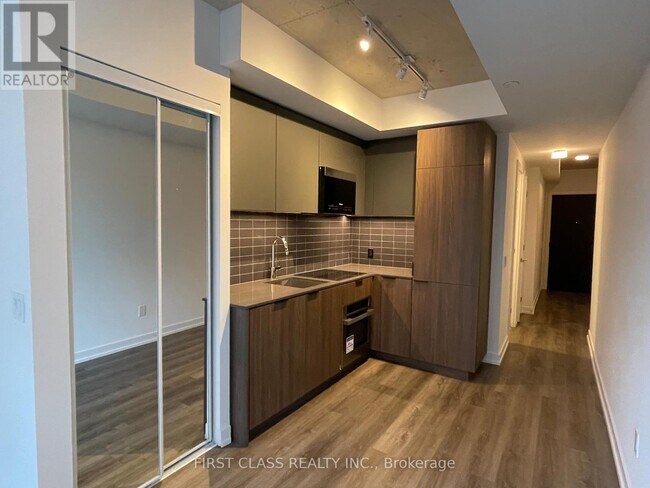 Photo du bâtiment - 28 Eastern Ave