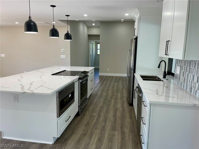Foto del edificio - 833 El Dorado Pkwy W