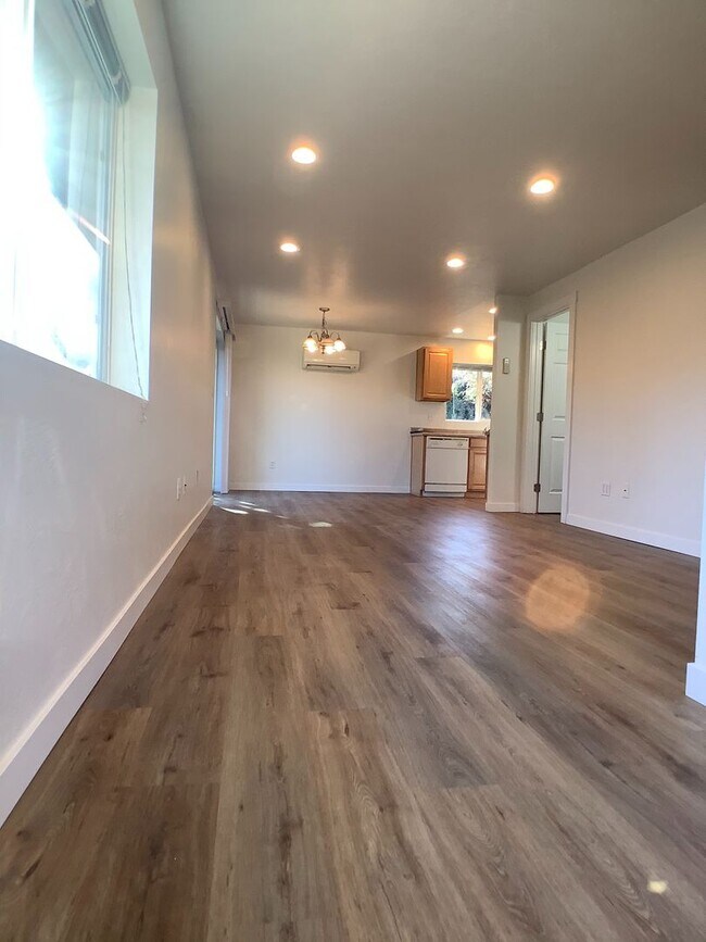 Foto del edificio - One bed/One bath cottage in East Medford | Available Now