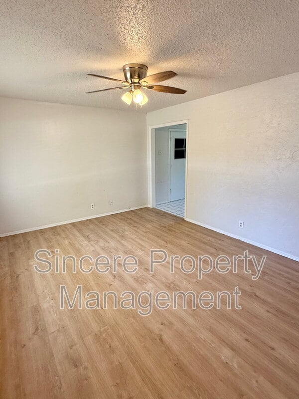 Building Photo - 813 S Meadow Ln