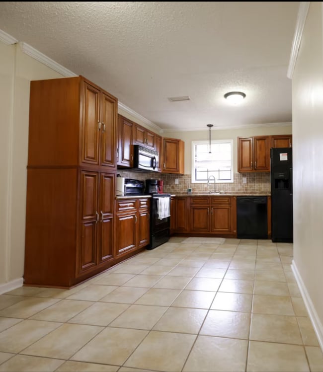 Building Photo - 608 Snell Bridge Rd