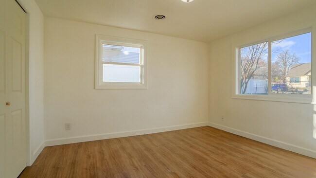 Building Photo - 3608 E Frederick Ave