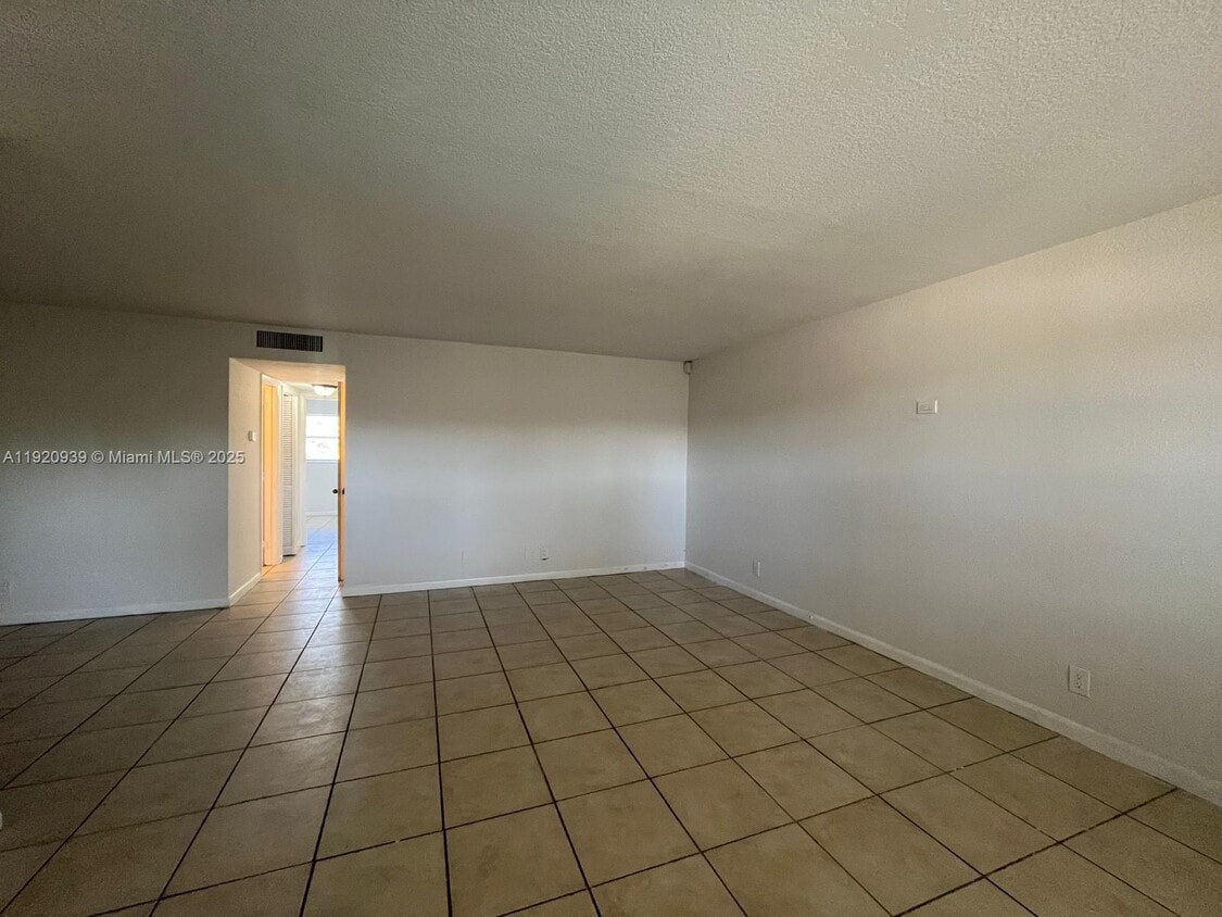 Primary Photo - 4160 NW 21st St