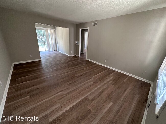 Building Photo - 2 br, 1 bath House - 2102 S Spruce St