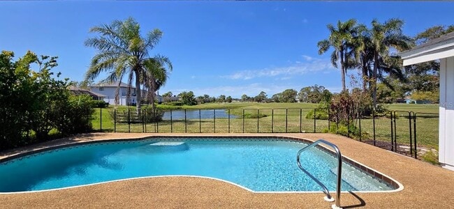 Building Photo - 3919 Torrey Pines Blvd