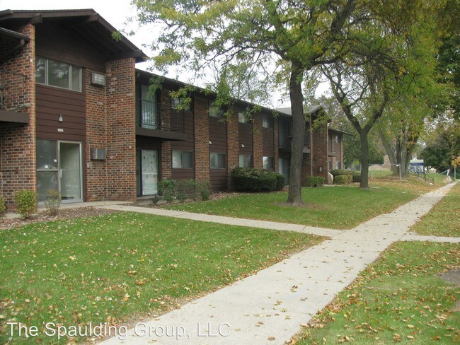 Building Photo - 3900-3926 Good Hope Rd