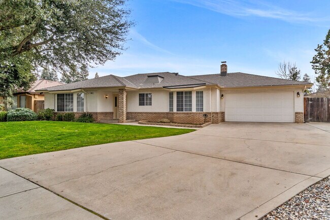 Building Photo - 6469 N San Pedro Ave