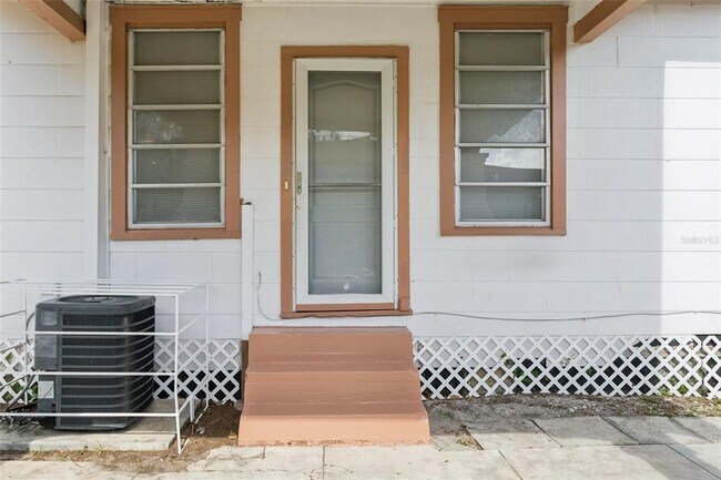 Building Photo - 1017 E 23rd Ave