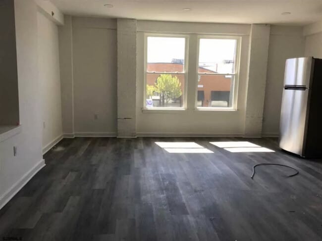 Building Photo - 6413 Ventnor Ave