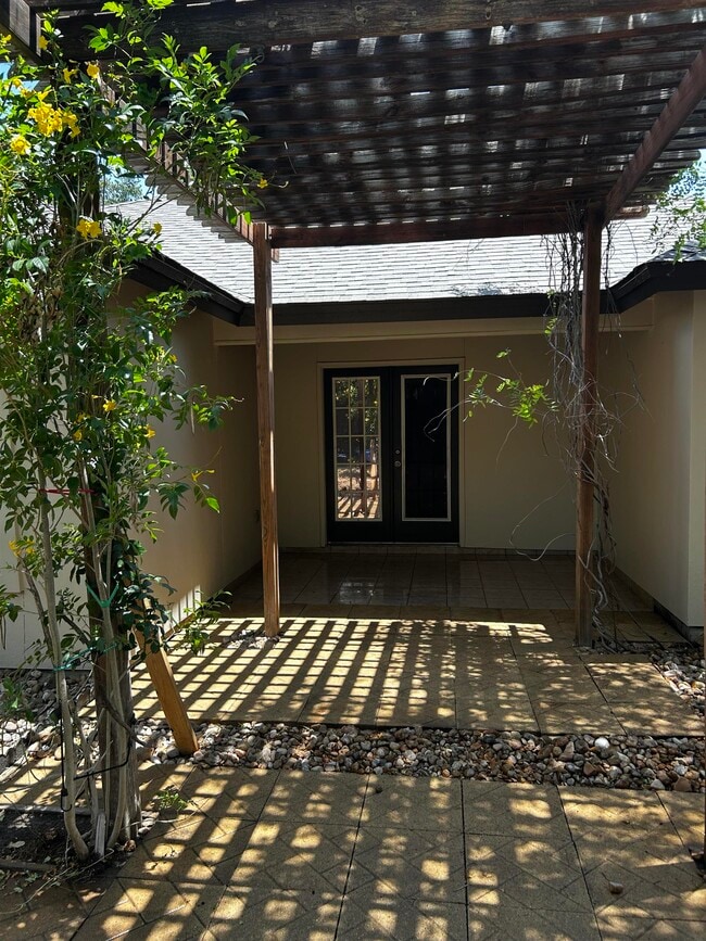 Building Photo - 8986 Pebble Trail