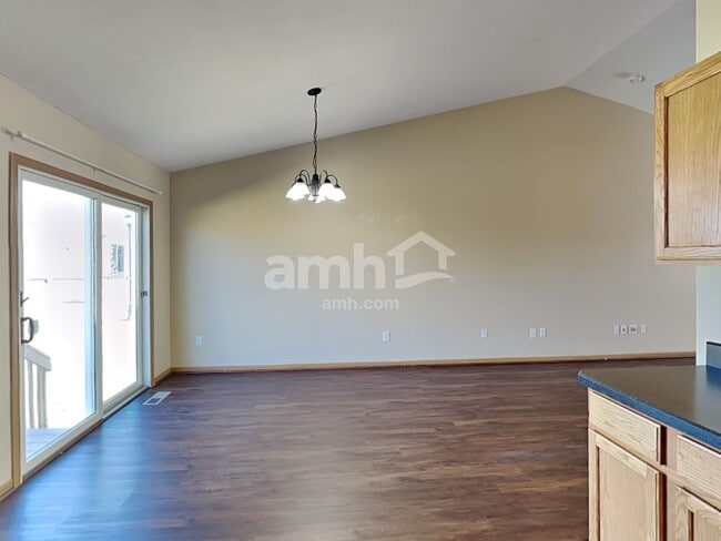 Building Photo - 3812 Wolf Creek Rd