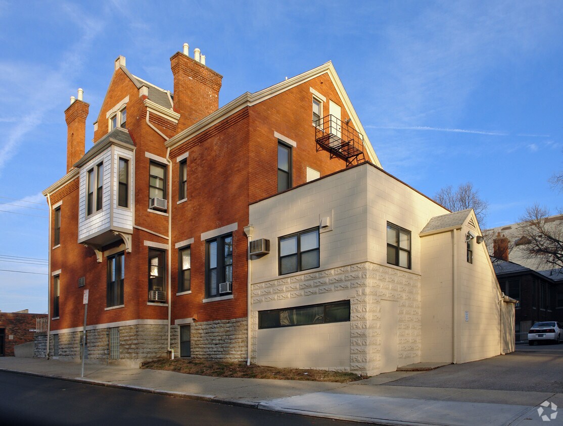 Building Photo - 2374 Kemper Ln