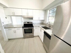 Building Photo - 2421 NW 96th Terrace