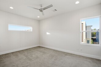 Building Photo - 5519 Paraiso Pl