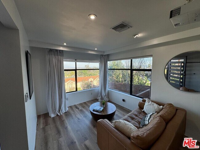 Foto del edificio - 7302 Mooney Dr