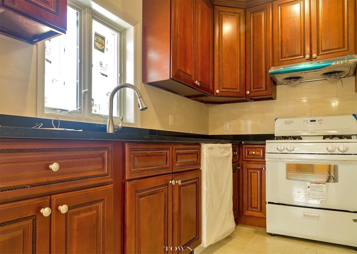 Building Photo - 9947 63rd Rd