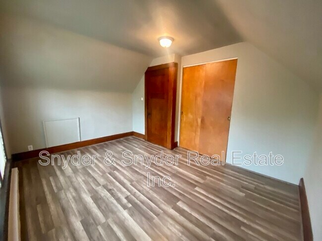 Foto del edificio - 438 Crestwood Ave
