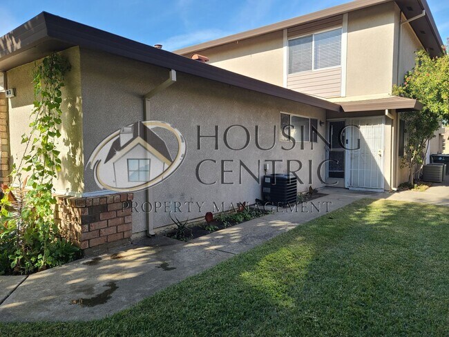 Foto del edificio - UPDATED RENTAL IN SACRAMENTO!