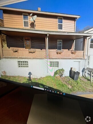 Building Photo - 379 Evans St